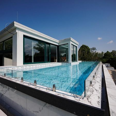 Villa Bauhaus Wellness Apartments 207 - Petiteplage Siófok Exteriér fotografie
