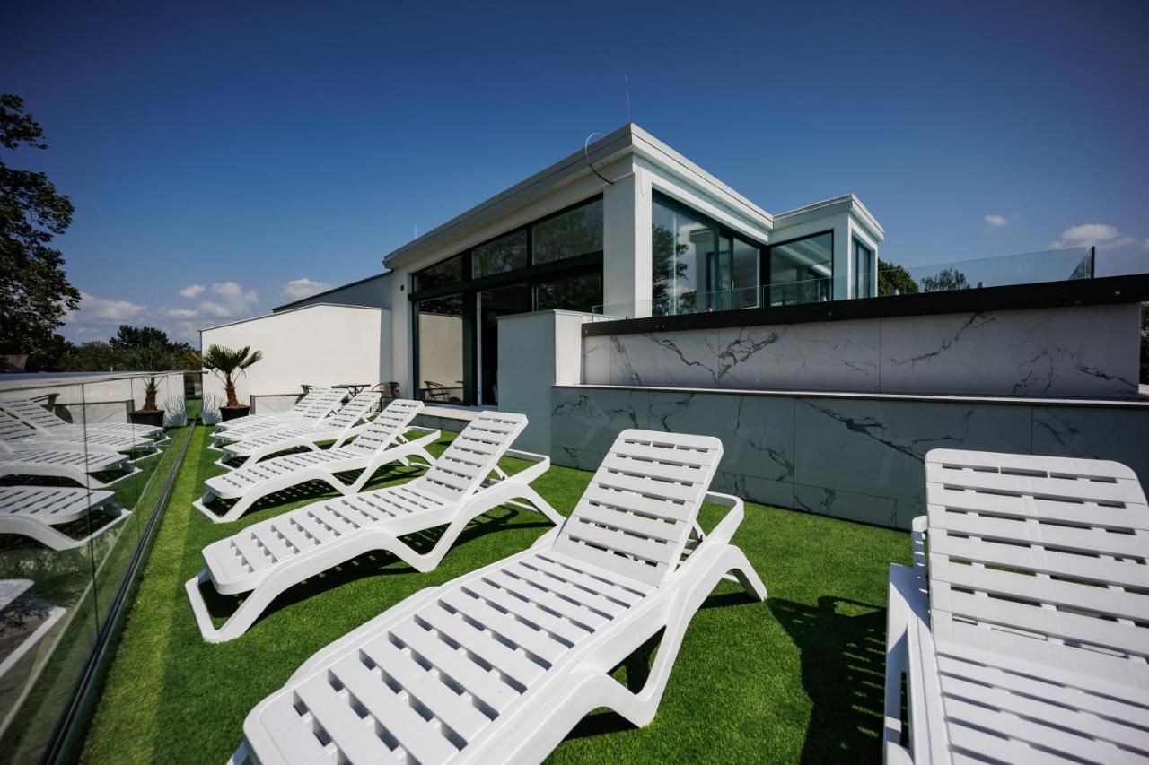 Villa Bauhaus Wellness Apartments 207 - Petiteplage Siófok Exteriér fotografie