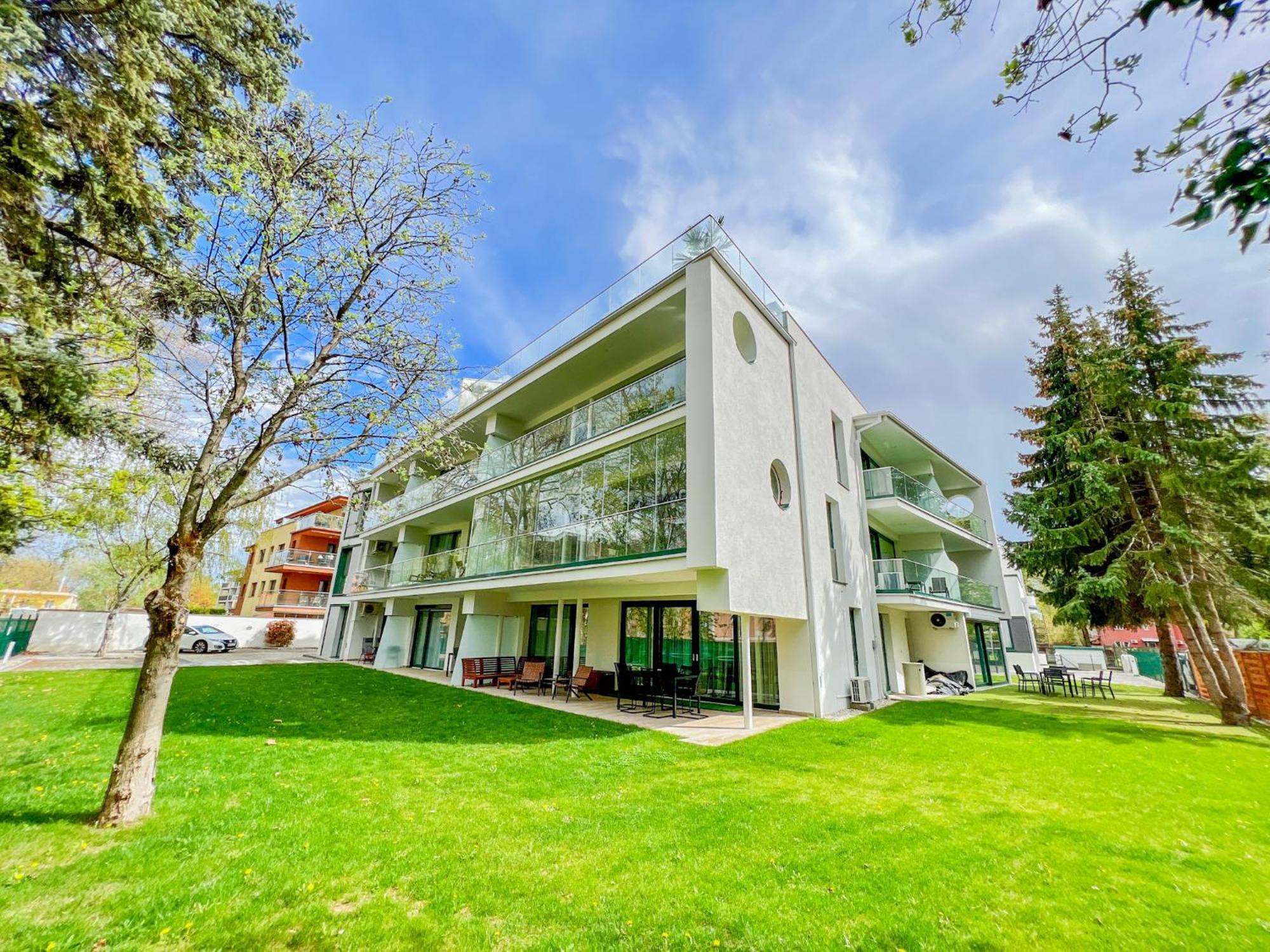 Villa Bauhaus Wellness Apartments 207 - Petiteplage Siófok Exteriér fotografie